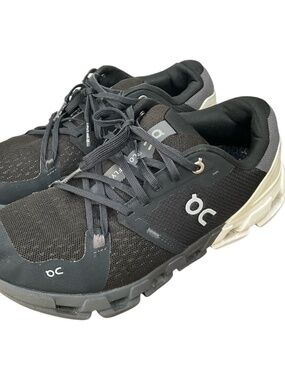 Women's On Cloudflyer 4, Black/White, 9 US Wide D